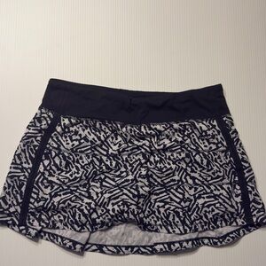 Lululemon Black & White Patterned Athletic Skirt – Size 6